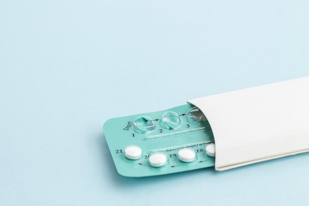 Empfängnisverhütung Pillen - Durch Hormone wird der Menstruationszyklus im Sinne einer Schwangerschaftsverhütung maßgeblich manipuliert.