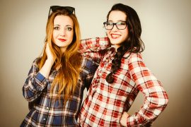Hipster Girls im Holzfällerhemd